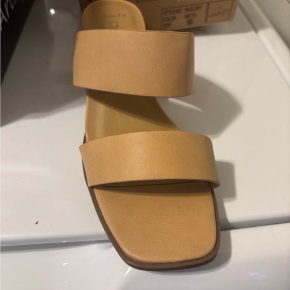 Shoes - Women's Tan Sandals